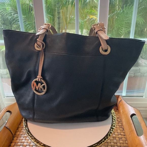 Michael Kors MK Black Pebbled Leather Shoulder Bag - Picture 1 of 9